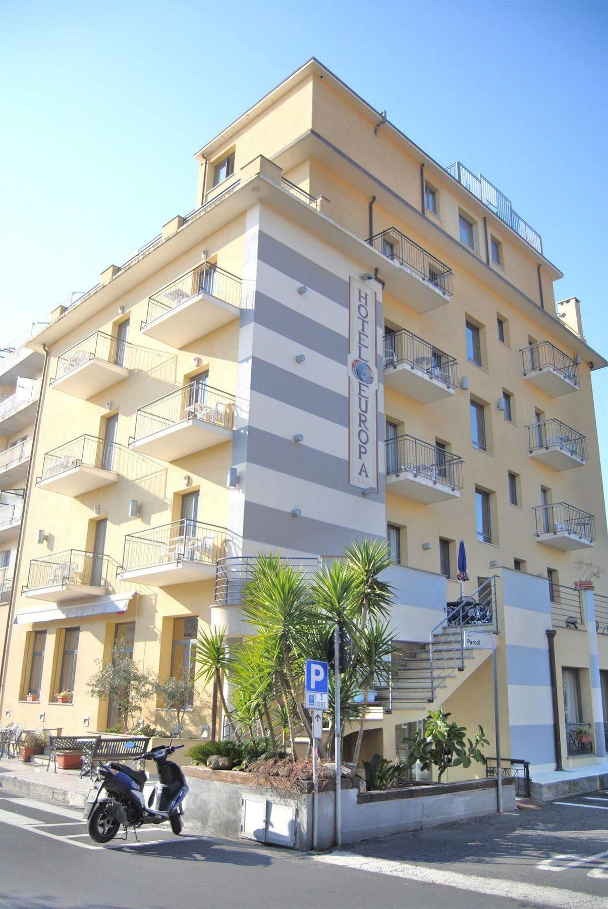 Europa Hotel 3*